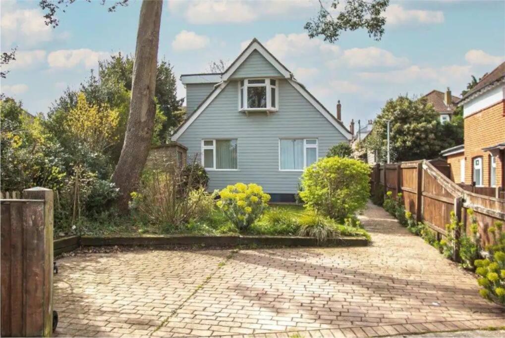 Beautiful 4 Double Bedroom House In Poole With Hot Tub, Near Sandbanks Exterior photo