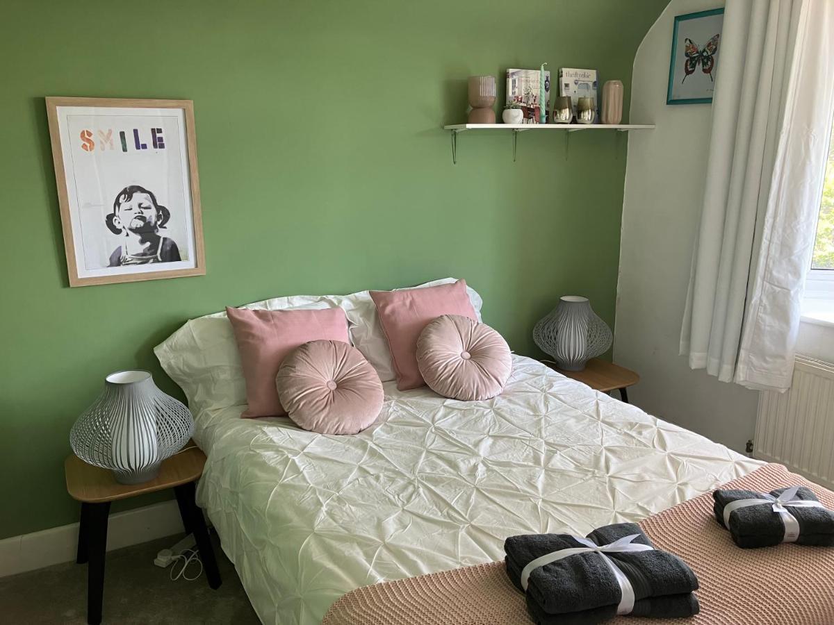 Beautiful 4 Double Bedroom House In Poole With Hot Tub, Near Sandbanks Exterior photo