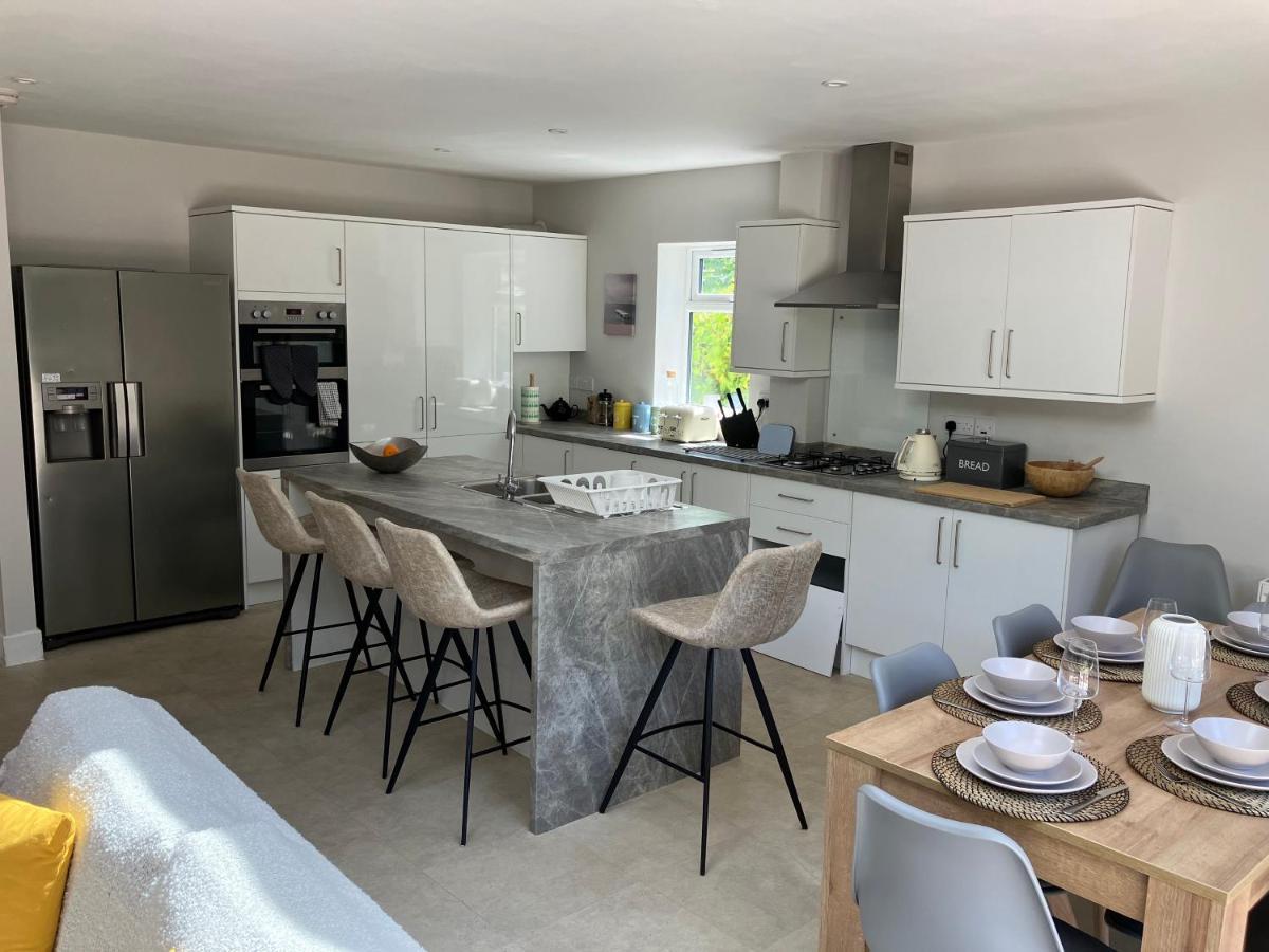 Beautiful 4 Double Bedroom House In Poole With Hot Tub, Near Sandbanks Exterior photo